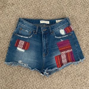 Bullhead patched jean shorts